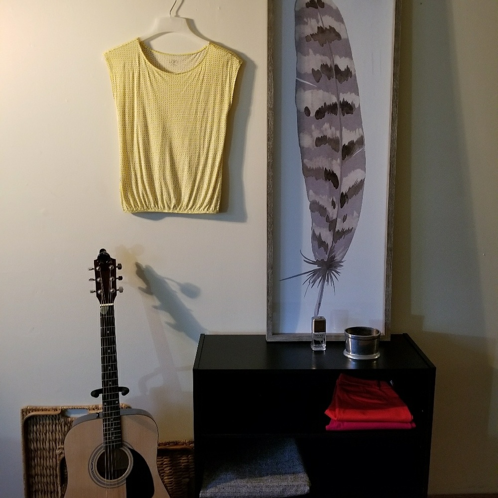 🏷3/$15 Ann Taylor loft yellow black white dot top